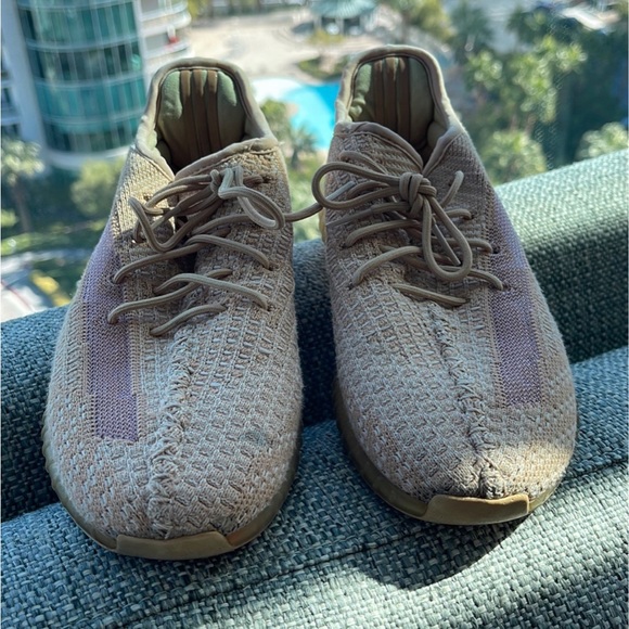 2 pair of Yeezy Boost 350 V2 - Picture 15 of 16